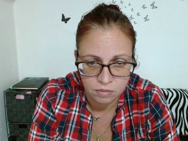 LadyHellene live cam preview