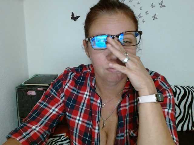 LadyHellene live cam preview