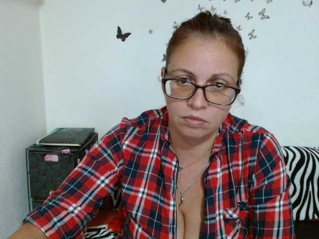 LadyHellene live cam preview