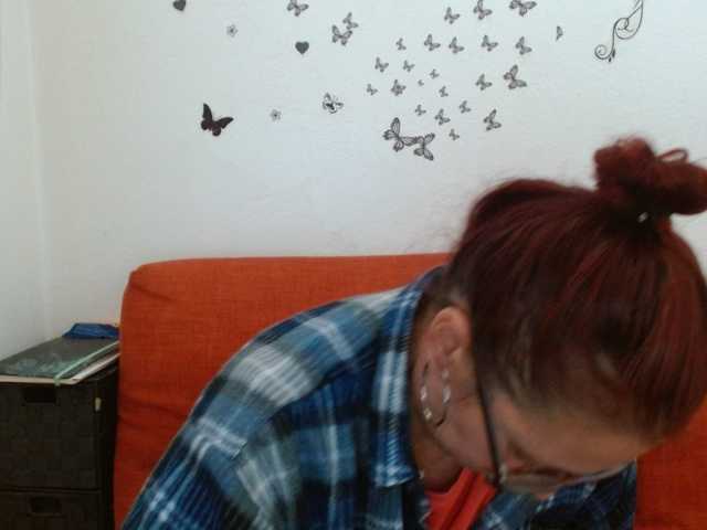 LadyHellene live cam preview