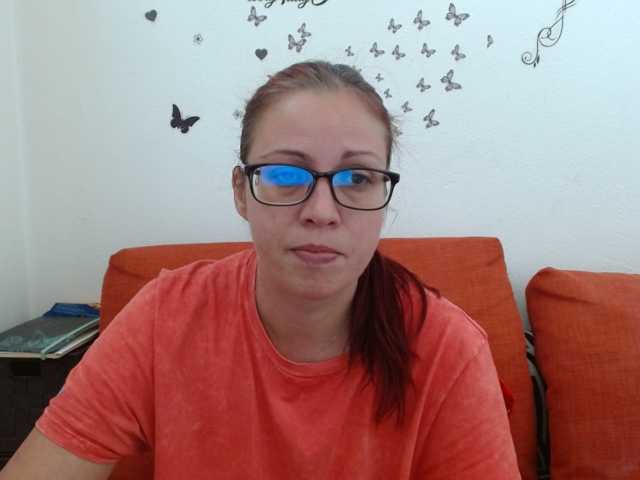 LadyHellene live cam preview