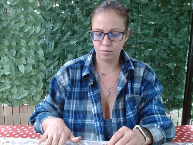 LadyHellene live cam preview