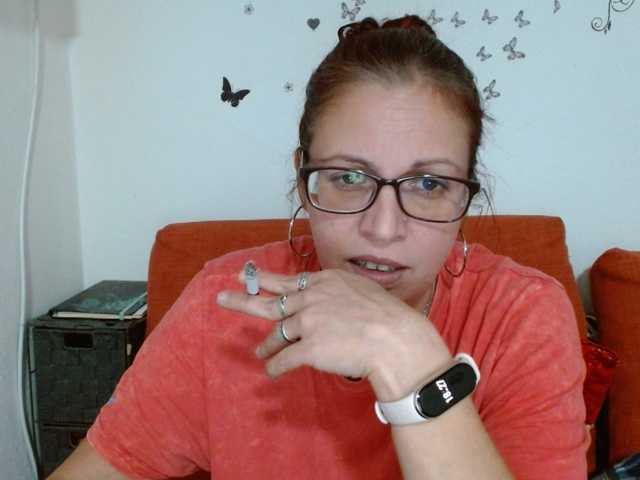 LadyHellene live cam preview