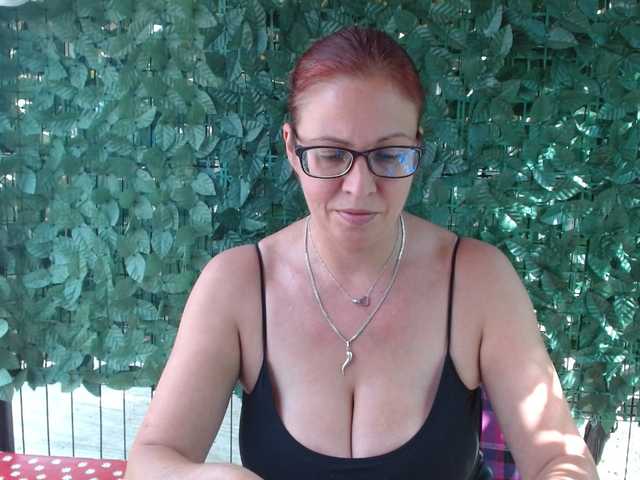 LadyHellene live cam preview