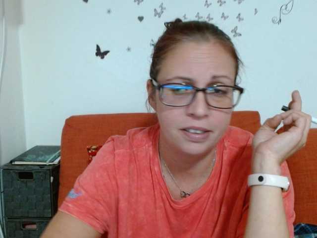 LadyHellene live cam preview