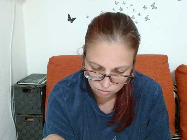 LadyHellene live cam preview