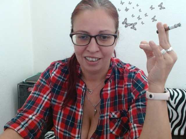 LadyHellene live cam preview