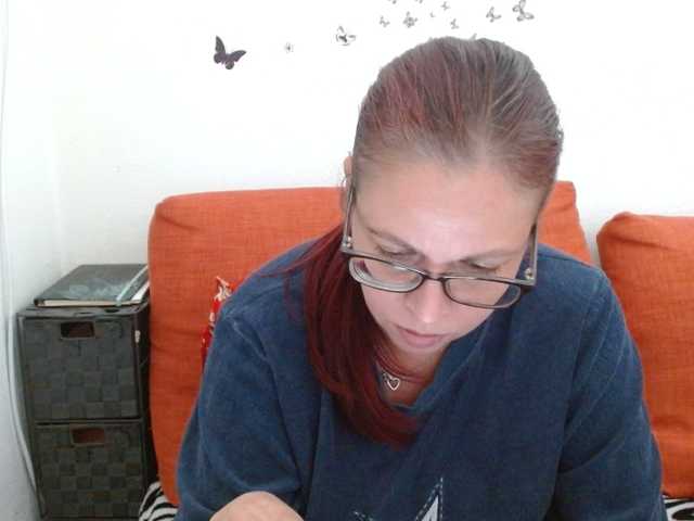 LadyHellene, en vivo ahora en BongaCams