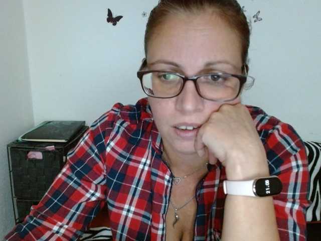 LadyHellene live cam preview