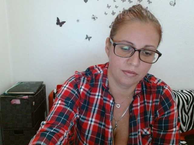 LadyHellene live cam preview