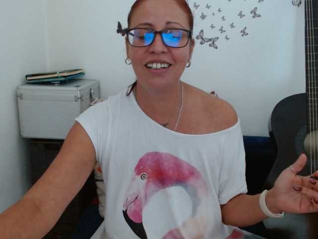 LadyHellene live cam preview