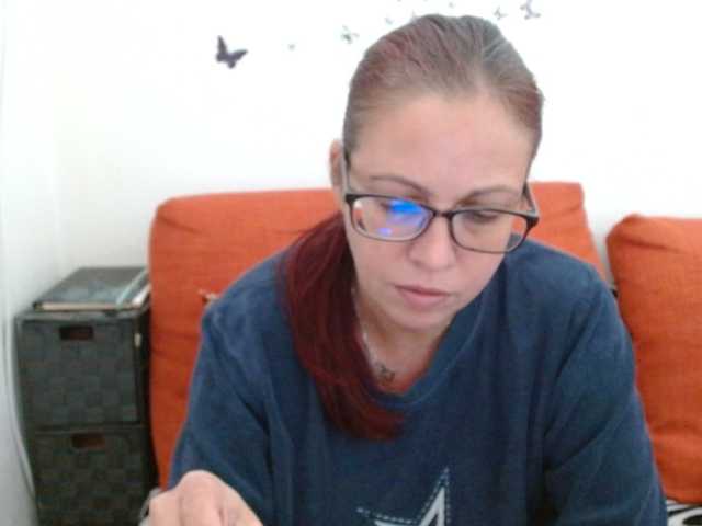 LadyHellene, en vivo ahora en BongaCams