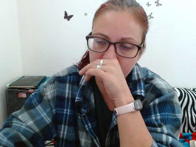LadyHellene live cam preview