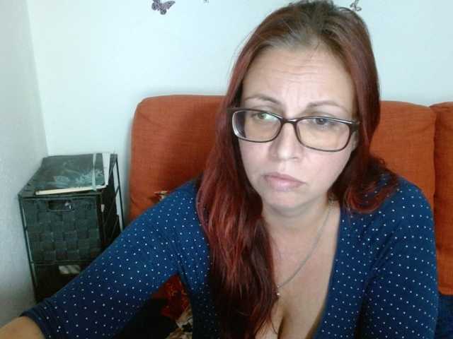 LadyHellene live cam preview