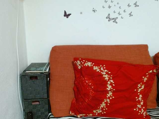 LadyHellene live cam preview