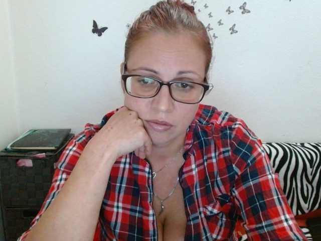LadyHellene live cam preview