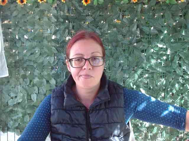 LadyHellene webcam