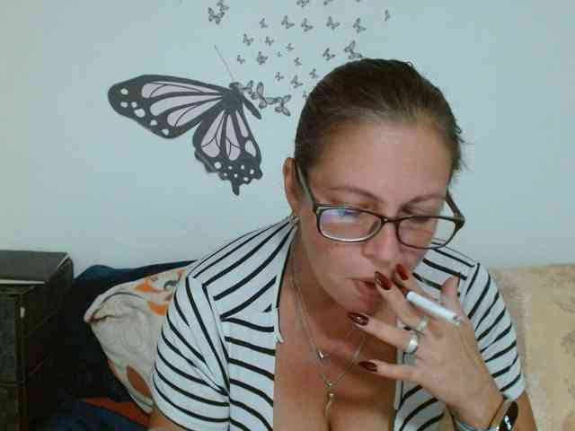 LadyHellene webcam