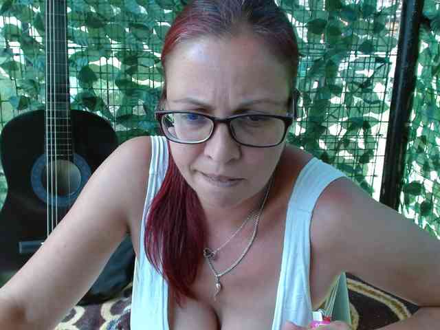 LadyHellene webcam