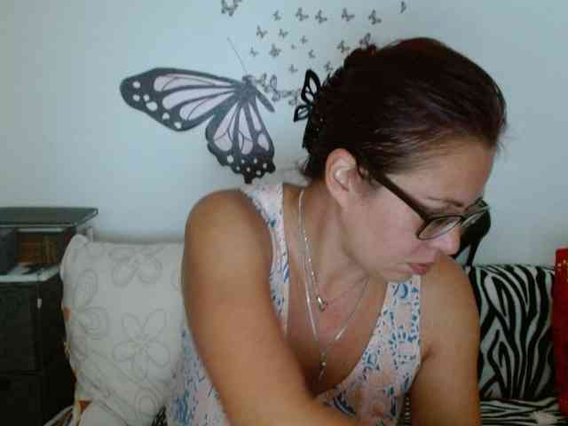 LadyHellene webcam