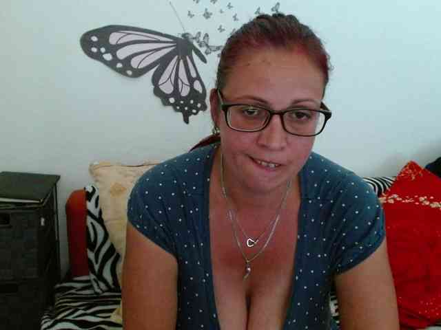 LadyHellene webcam