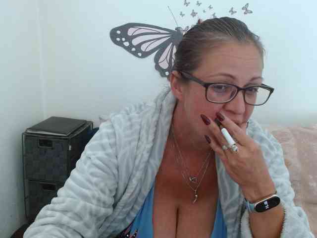 LadyHellene webcam