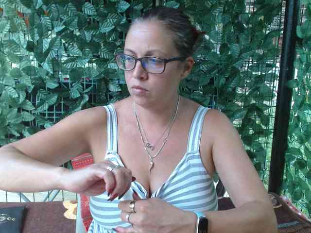 LadyHellene webcam