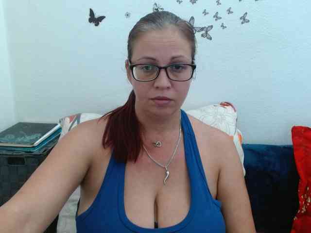 LadyHellene webcam