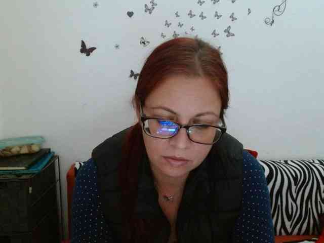 LadyHellene webcam