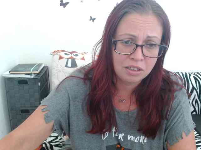 LadyHellene webcam
