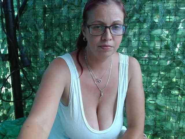 LadyHellene webcam
