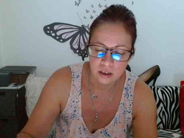 LadyHellene webcam