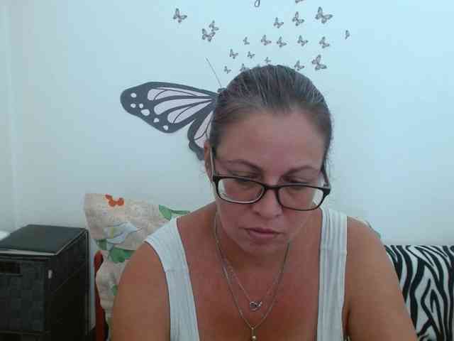 LadyHellene webcam