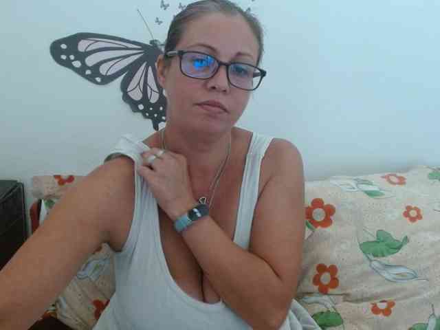 LadyHellene webcam