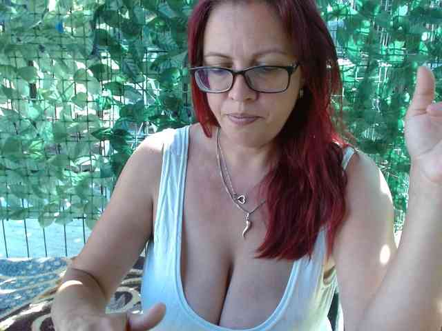 LadyHellene webcam