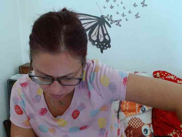 LadyHellene webcam