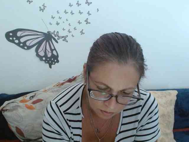 LadyHellene webcam