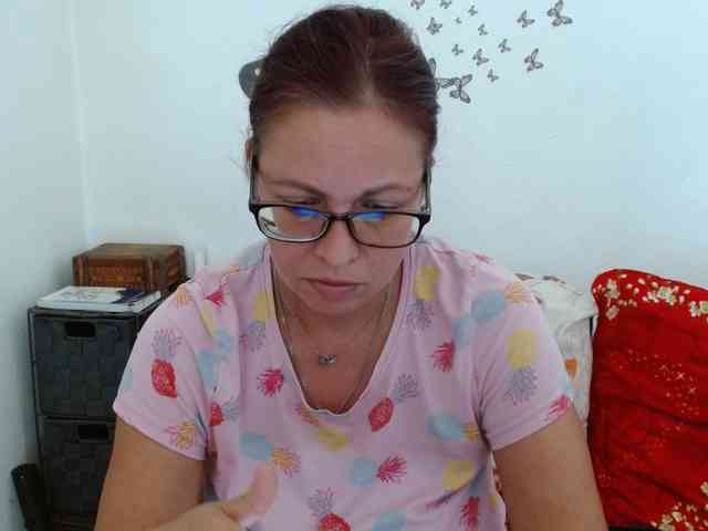 LadyHellene webcam