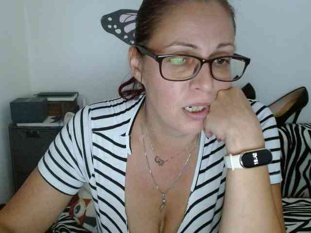 LadyHellene webcam
