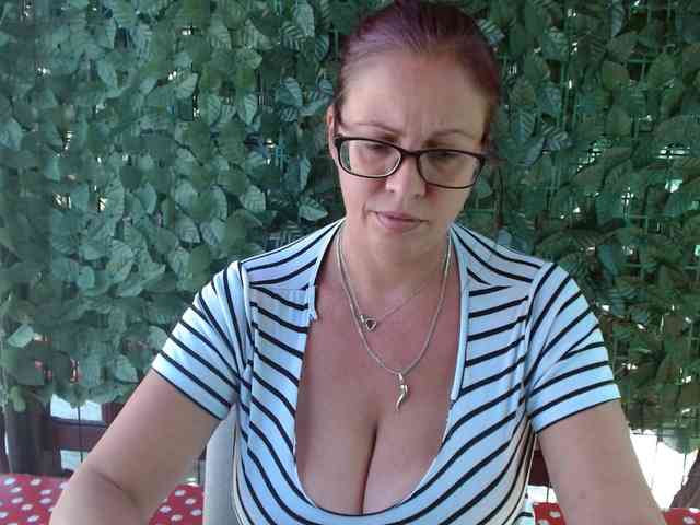 LadyHellene webcam
