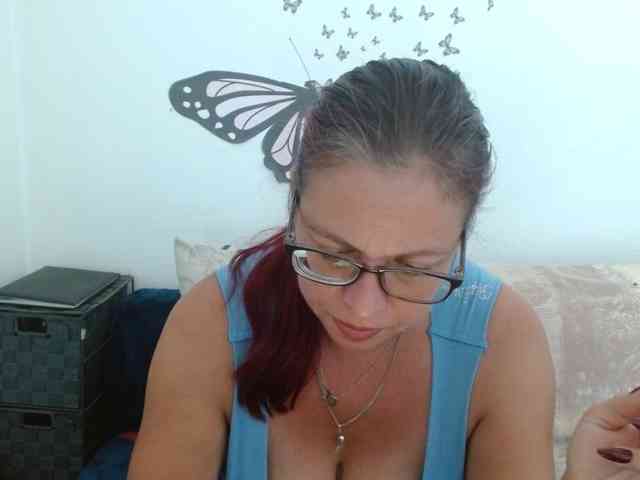 LadyHellene webcam