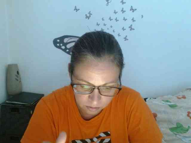 LadyHellene webcam