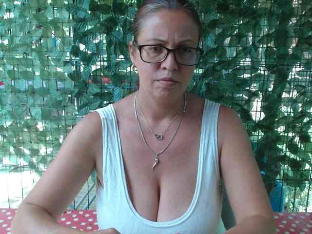 LadyHellene webcam