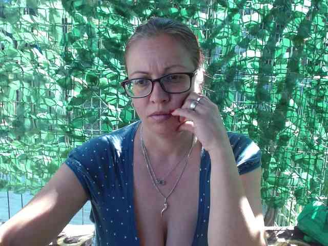 LadyHellene webcam