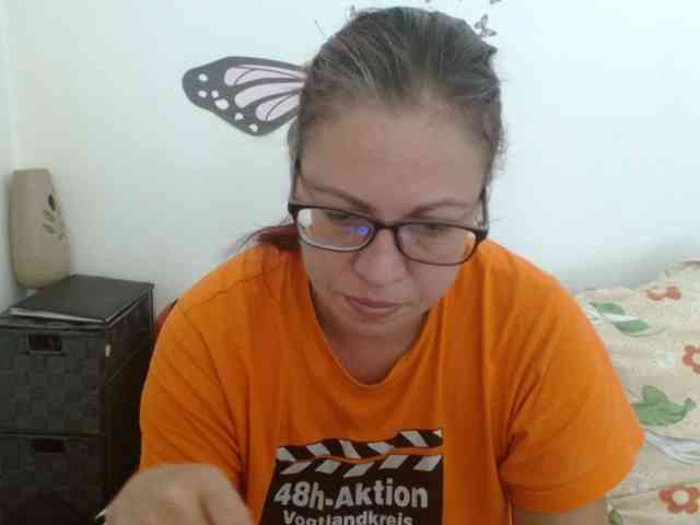 LadyHellene webcam