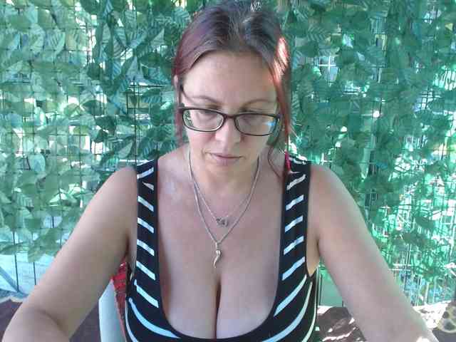 LadyHellene webcam