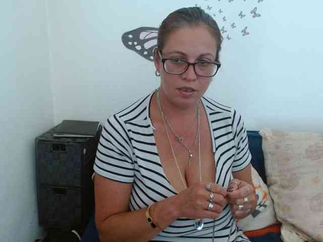 LadyHellene webcam