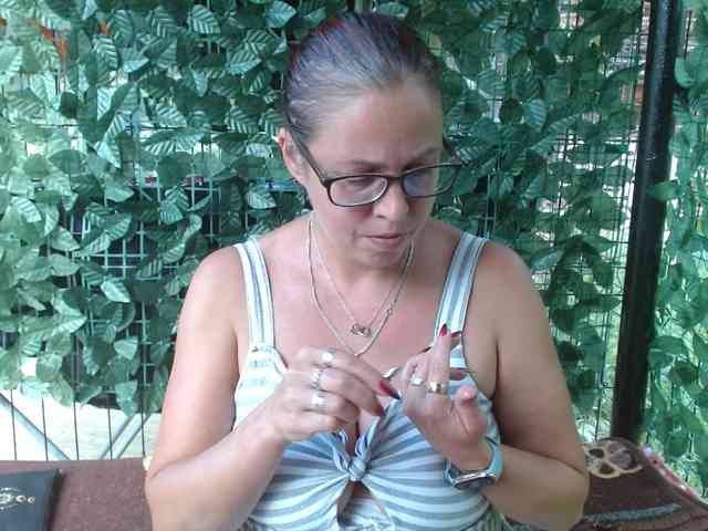 LadyHellene webcam