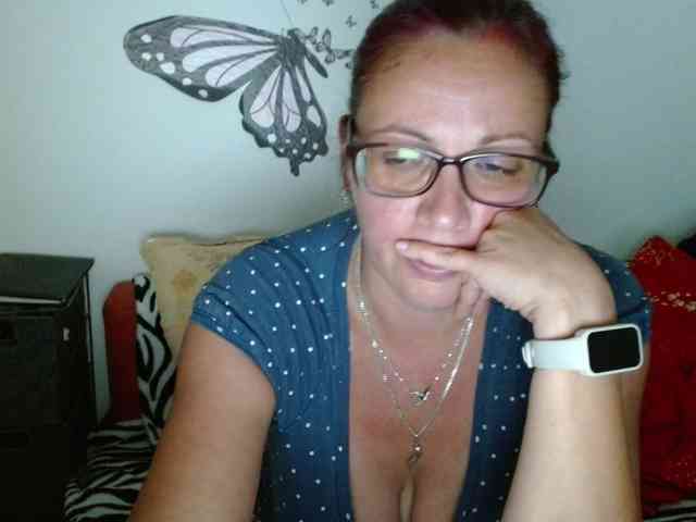 LadyHellene webcam