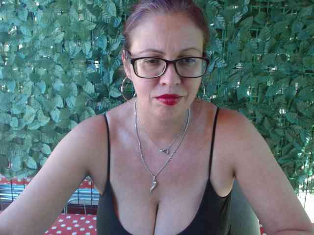 LadyHellene webcam